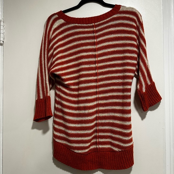 Women’s Small Cable & Gage Cream/ Burnt Orange Striped Airy Knit Pullover. - Picture 10 of 12